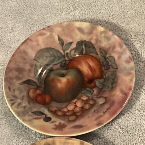 VTG 1990's-3 Godinger Still Life Saucers-w/Pear/Plum/Apple-Signed-4.75" Dia-EUC - Picture 5 of 9